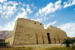 Medinet Habou. Premier pylône du temple de Ramsès III. © Franco Giani